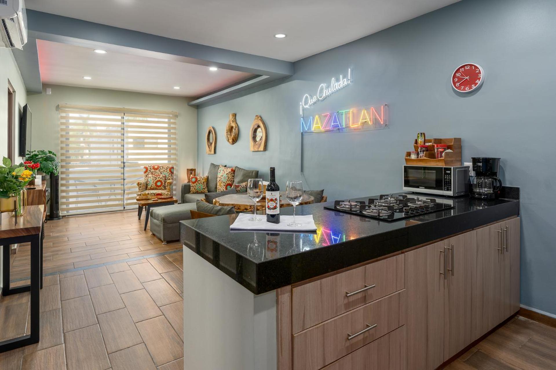 New & Comfy, 5 Star Area, Walk 2 Beach, Pool, Views, King Bed 马萨特兰 外观 照片